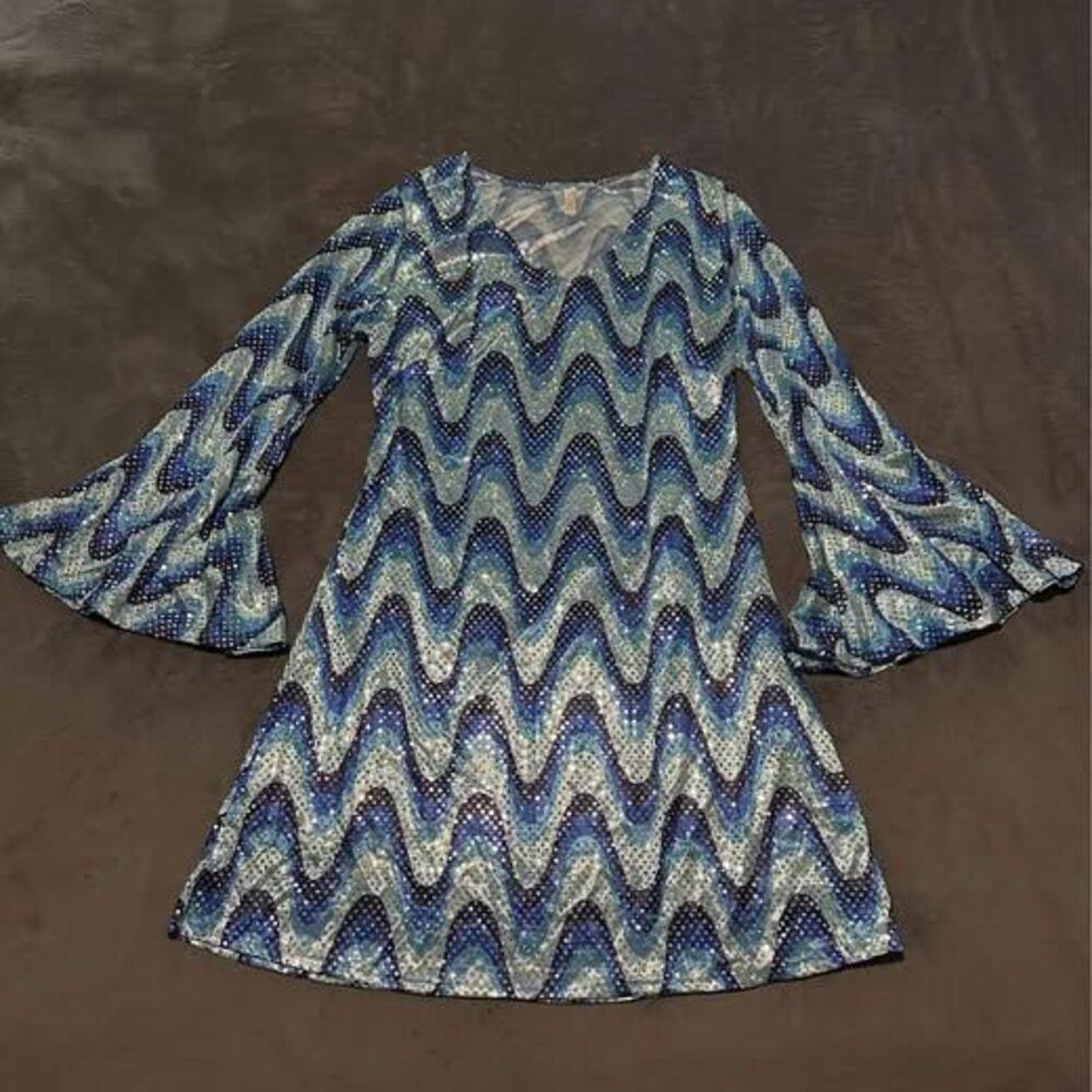 Plus Size Women’s Super Sparkly Long Bell-Bottom Sleeves Disco Costume Dress